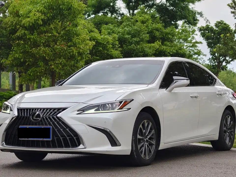 Lexus ES 200 Excellence Edition 2023