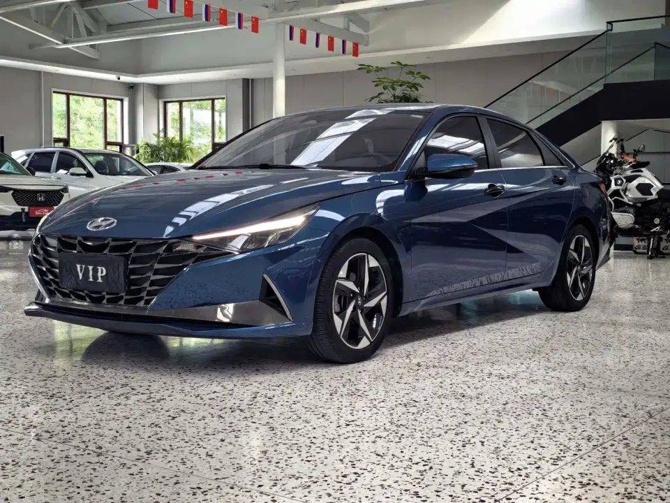 Hyundai Elantra 1.5L CVT LUX Premium Edition 2022