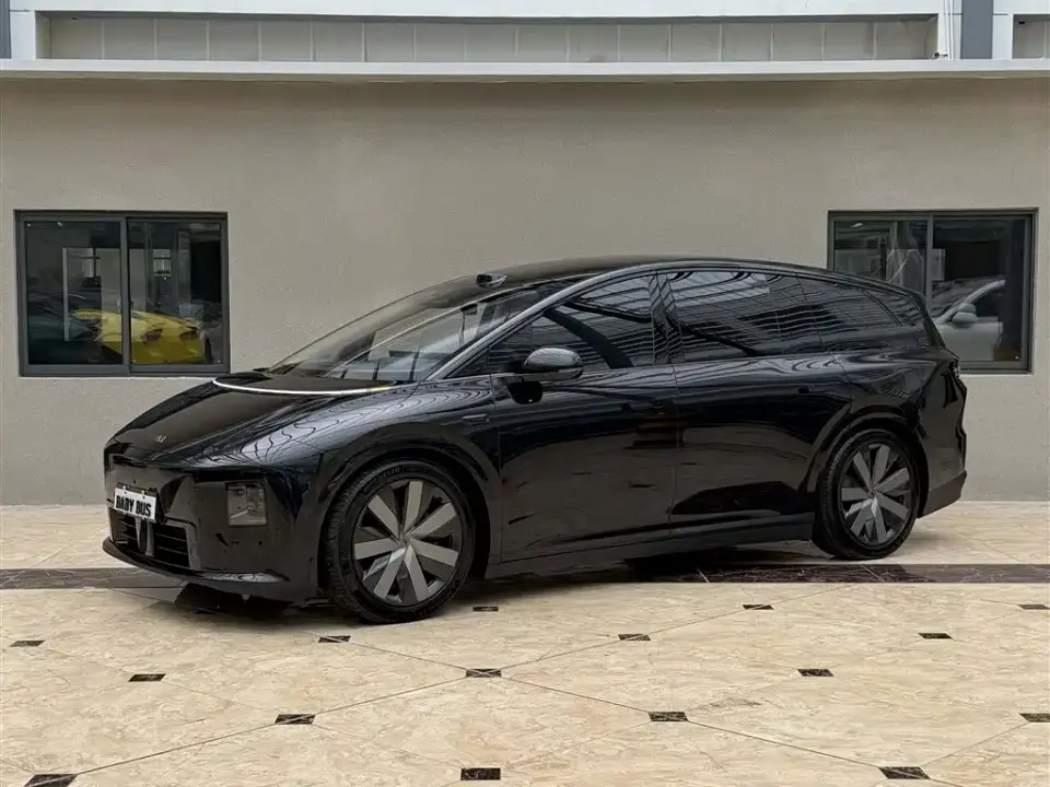 Li Auto Li i8 Standard Edition 2026