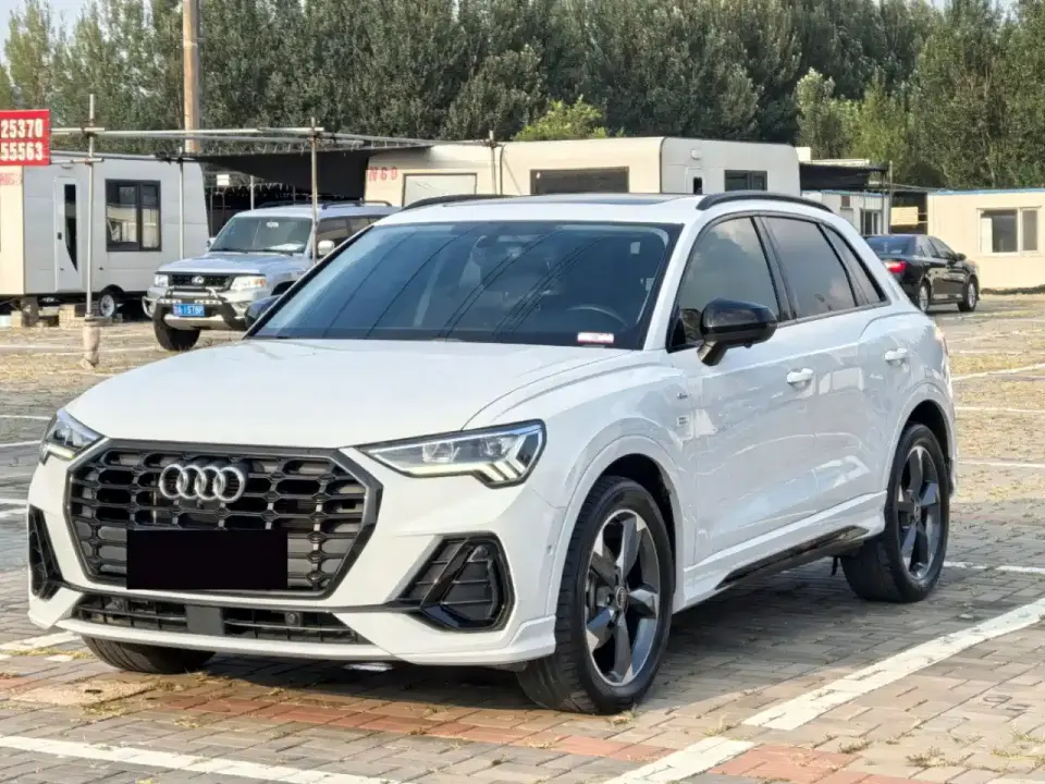 Audi Q3 35 TFSI Fashion Dynamic (1.4T) 2022