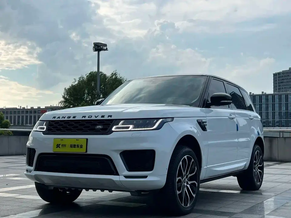 Land Rover Range Rover Sport 3.0 L6 Gloss Black Edition 2022