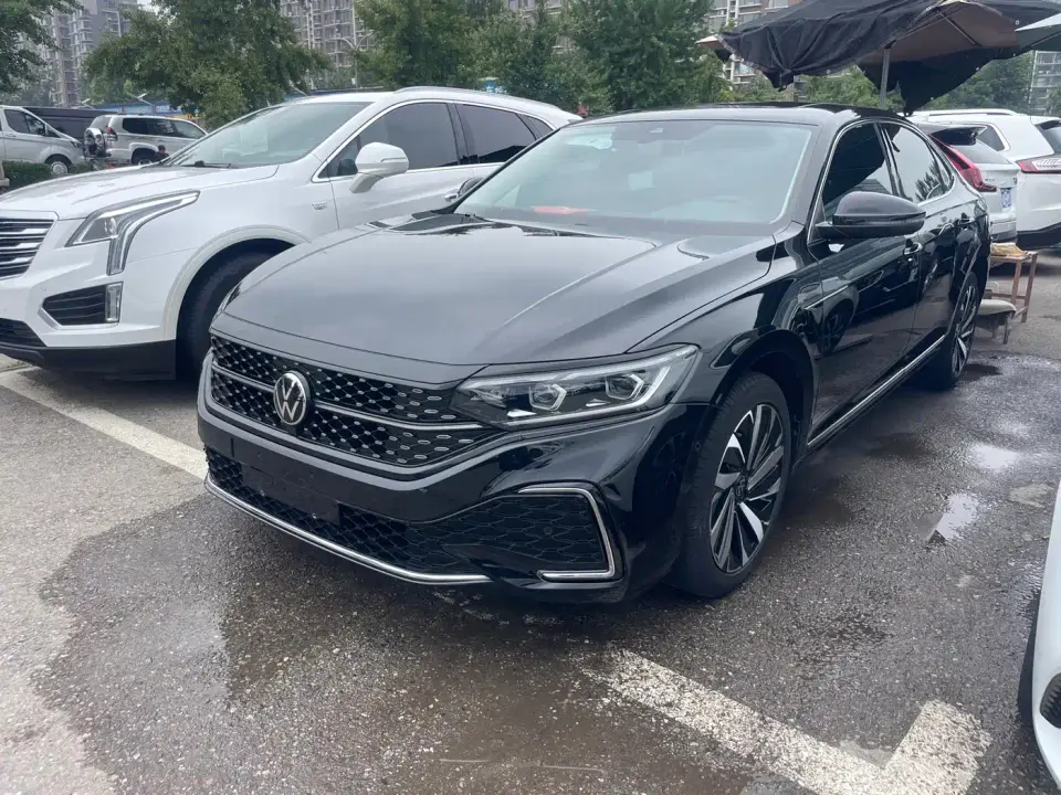 Volkswagen Passat 330TSI Starlight Luxury Edition 2022