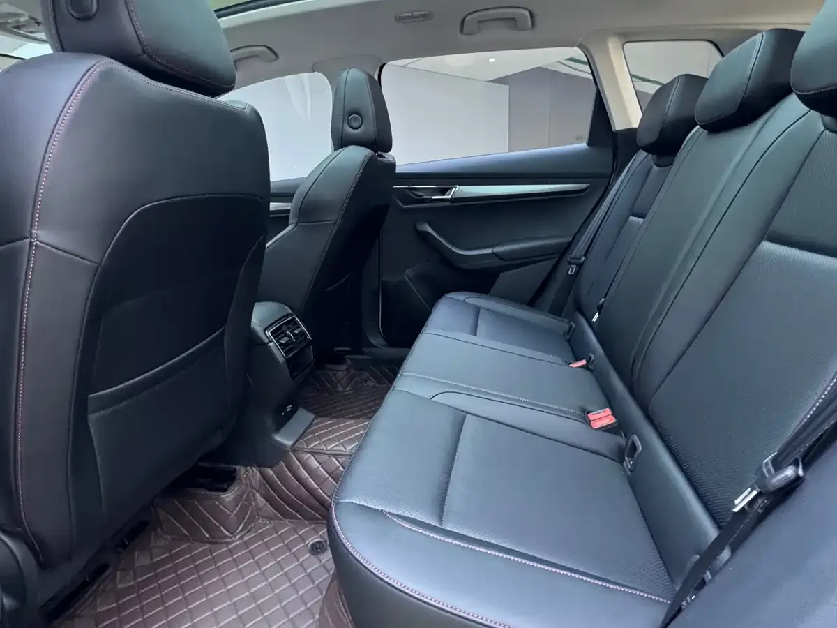 Skoda Karoq TSI280 Premium Edition 2022 — фото 22