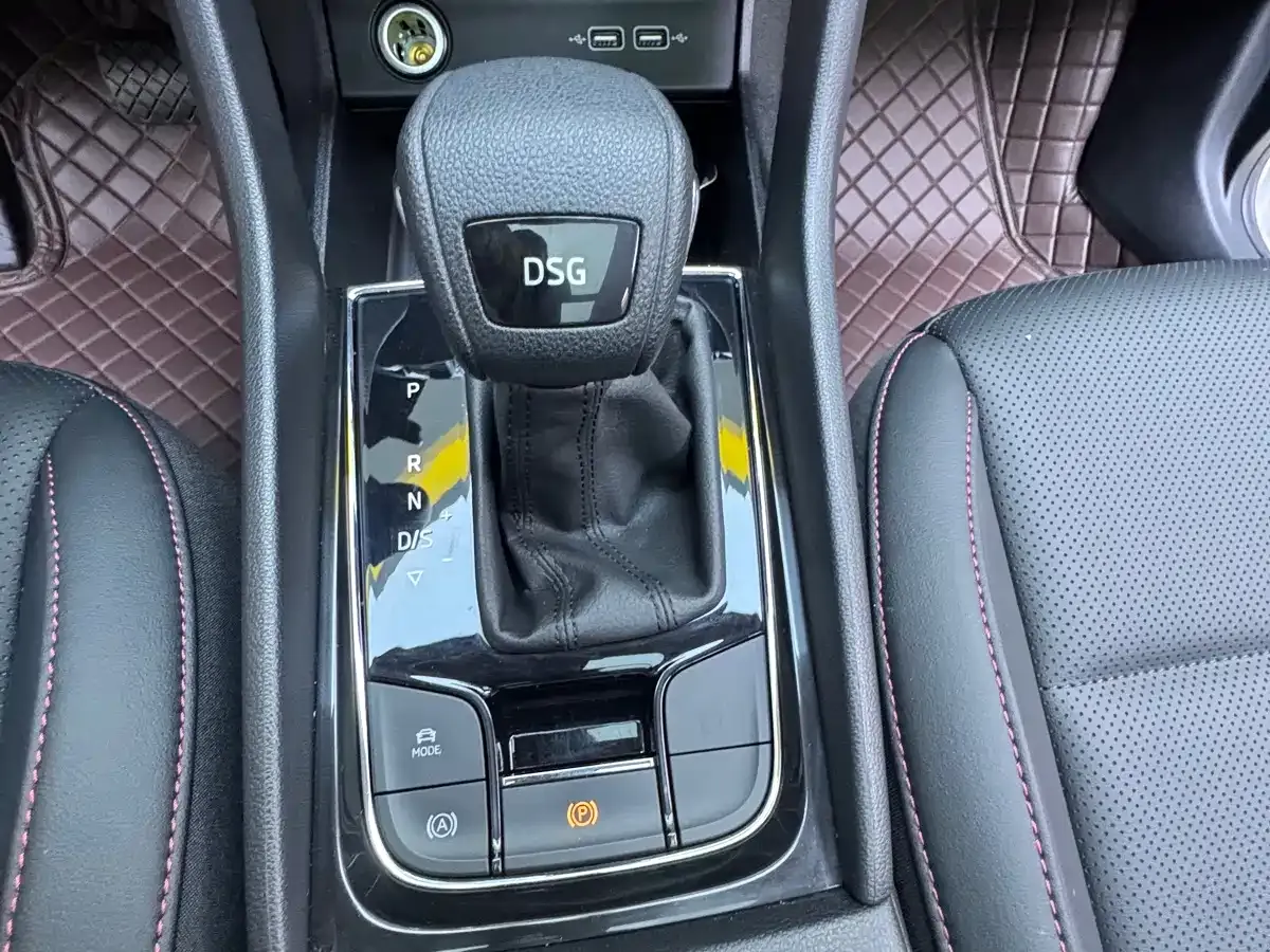 Skoda Karoq TSI280 Premium Edition 2022 — фото 12