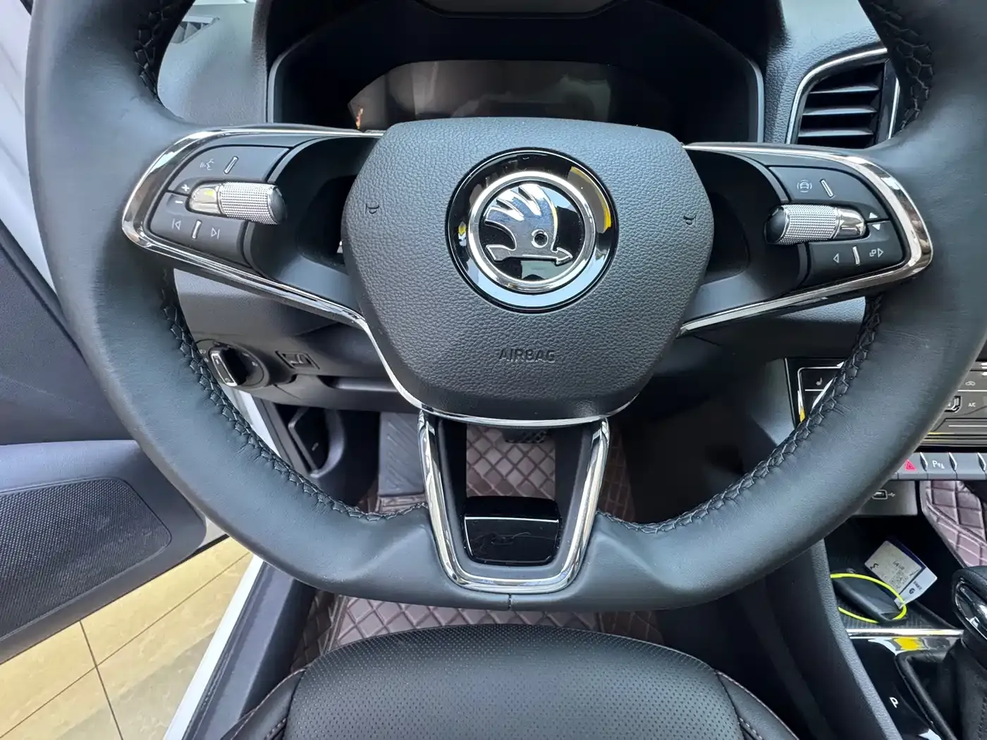 Skoda Karoq TSI280 Premium Edition 2022 — фото 15