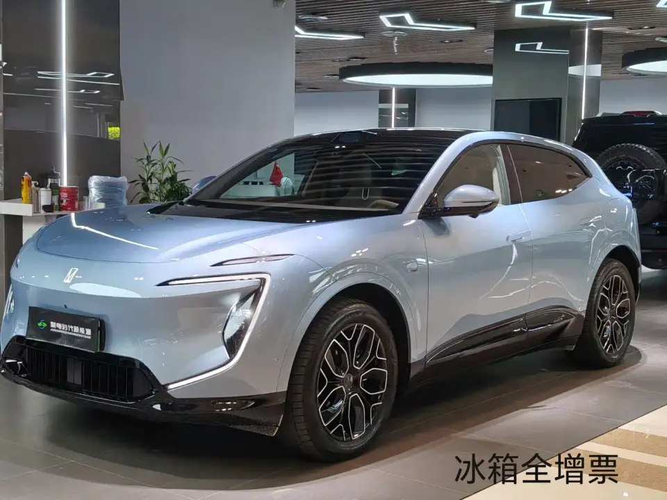 Avatr 07 model Ultra EV AWD 2025