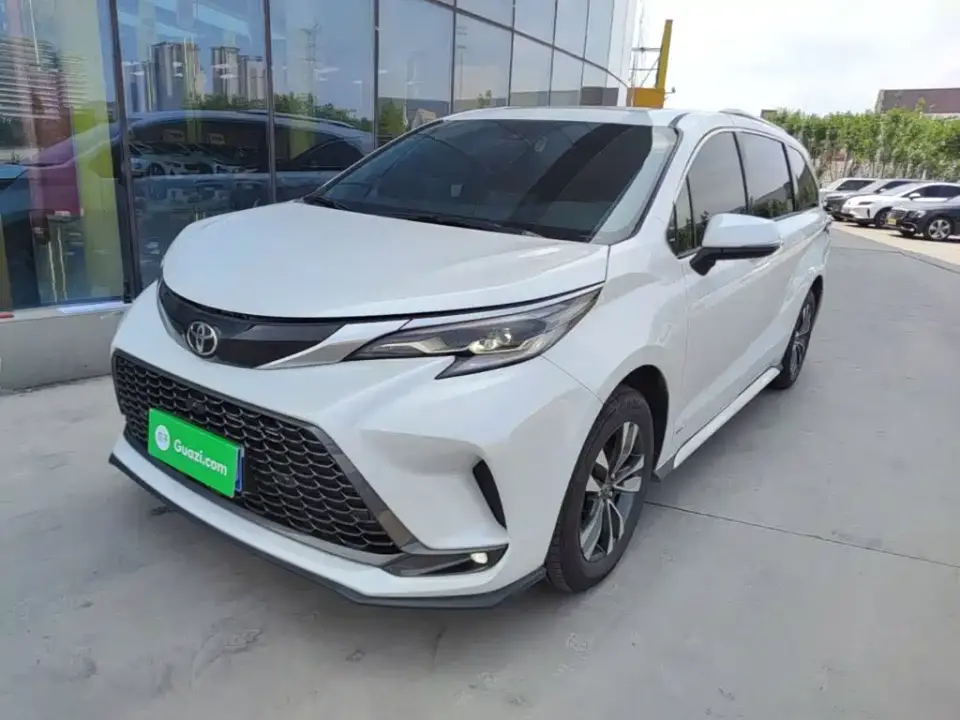 Toyota Granvia 2.5L Hybrid Luxury 2025