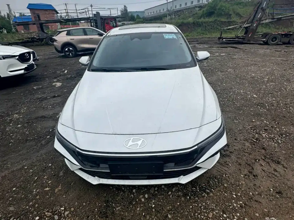 Hyundai Elantra Model 1.5L CVT LUX Premium Edition 2025