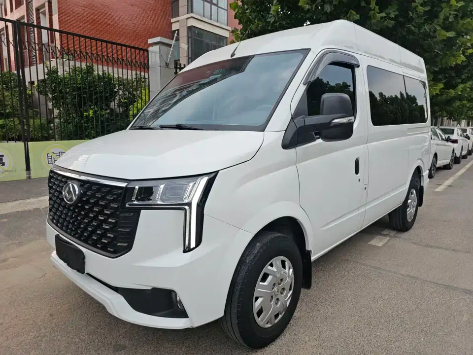 SAIC Maxus Xintu V80 PRO Aoyun 2.0T Manual Short Wheelbase Medium Roof 5/6-Seater 2024