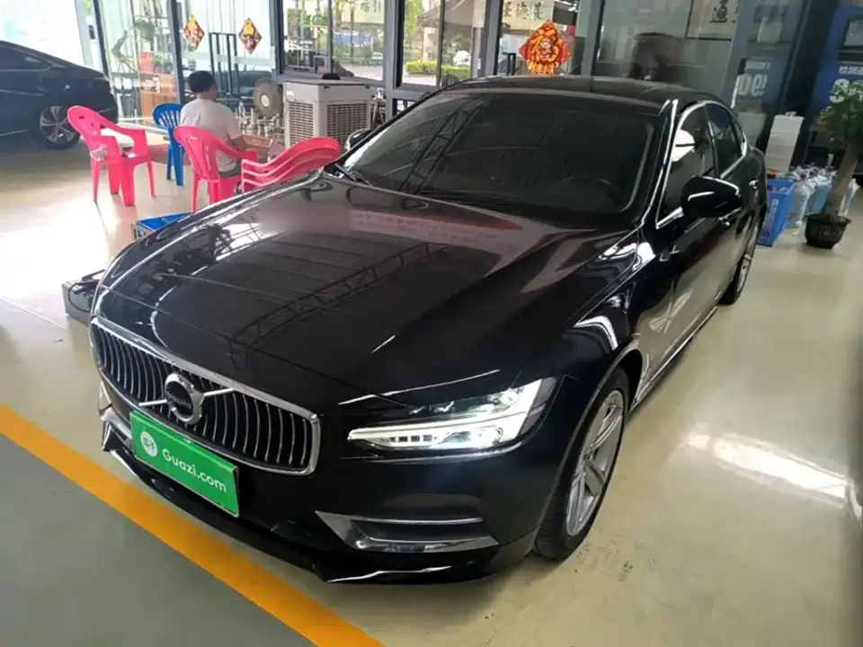 Volvo S90 T4 Momentum 2019