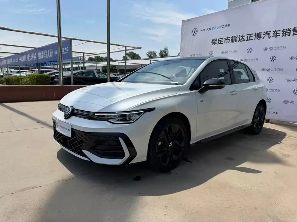 Volkswagen Golf 300TSI R-Line 2025