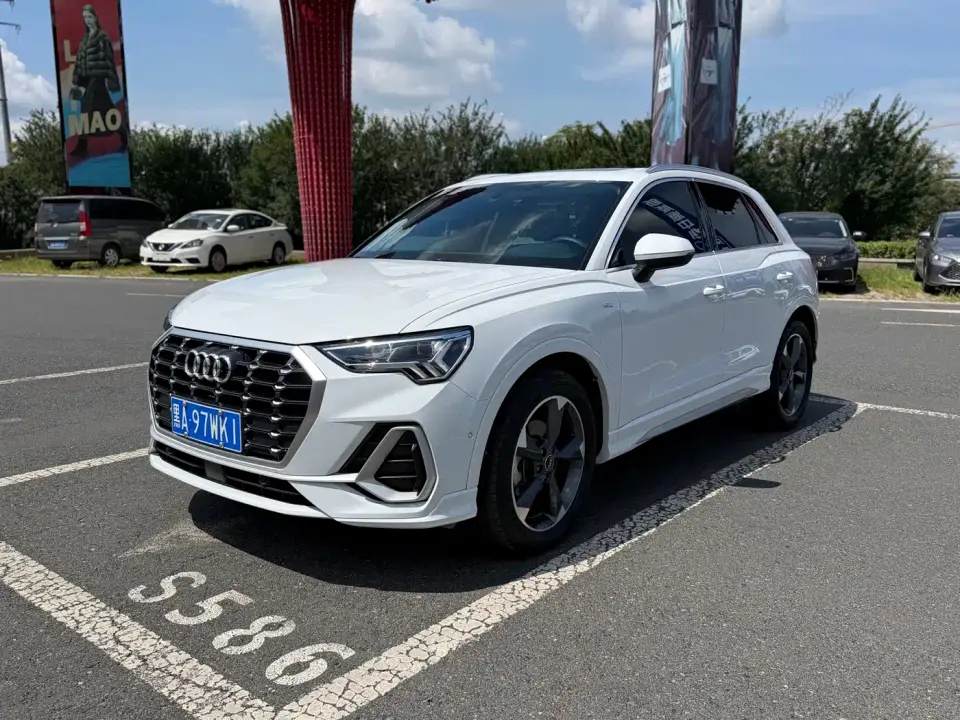 Audi Q3 35 TFSI Fashion Dynamic (1.4T) 2023