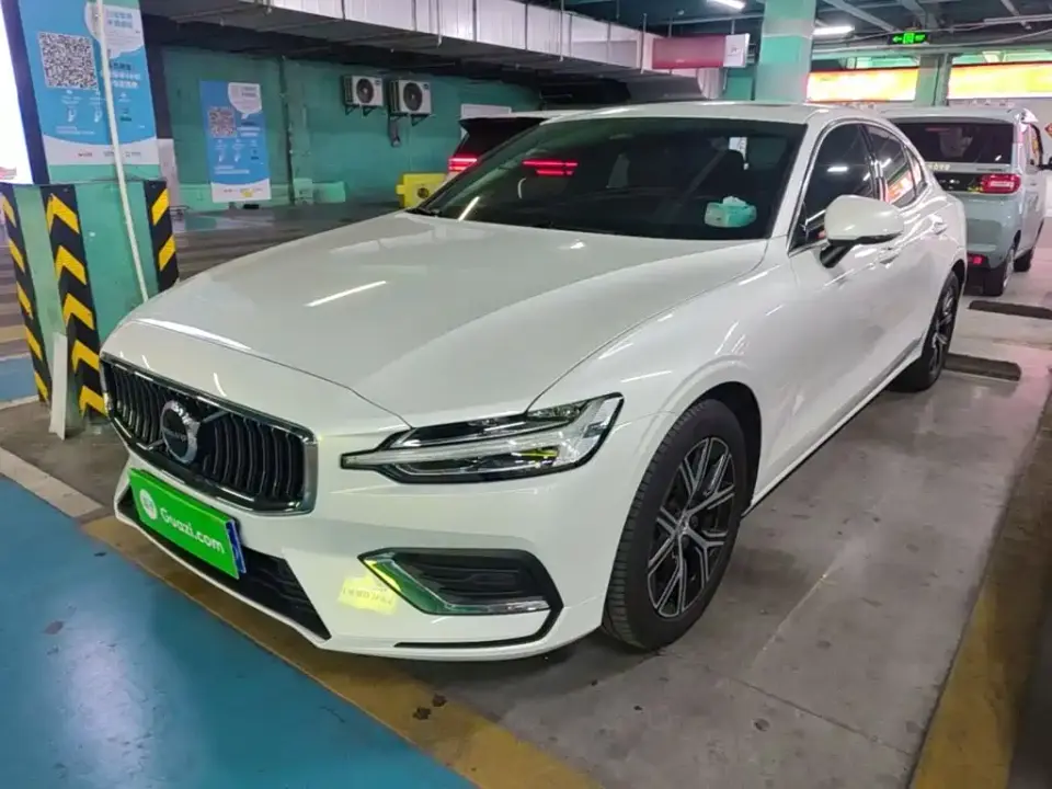 Volvo S60 B4 Smart Luxury Edition 2026