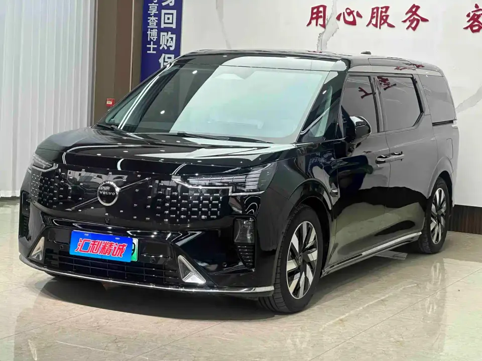 Volvo EM90 Ultra Six-Seater 2025