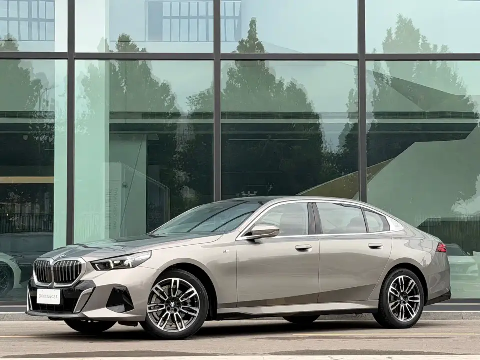 BMW 5 Series 525Li M Sport Package 2025