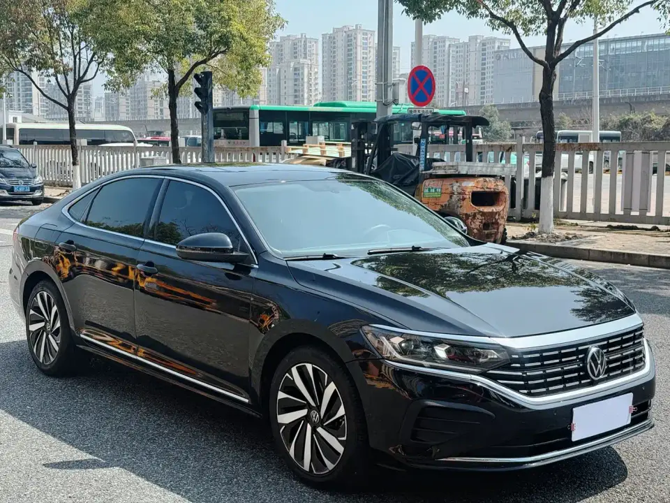 Volkswagen Passat 330TSI Starlight Elite Edition 2024