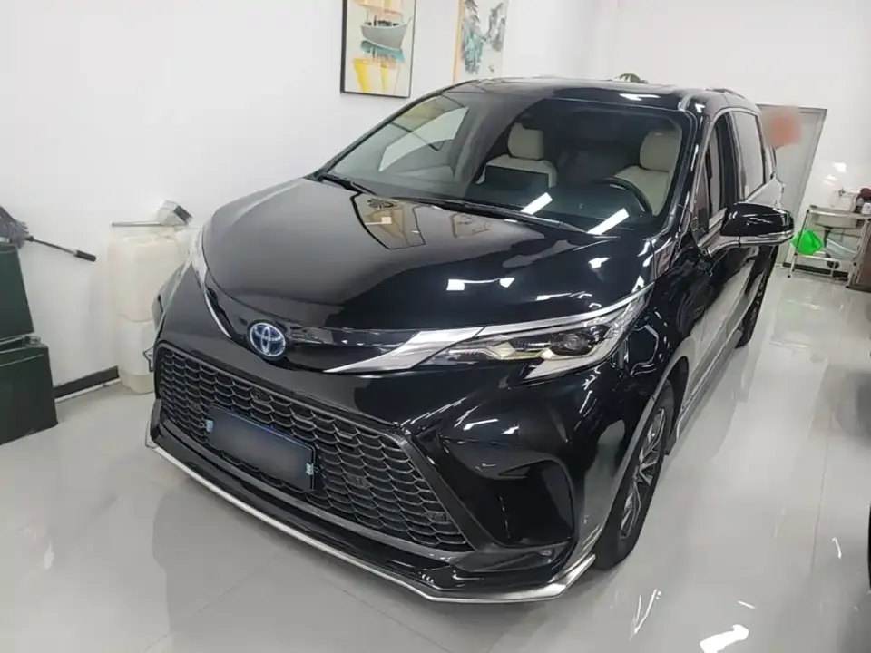 Toyota Granvia 2.5L Hybrid Luxury Edition 2023