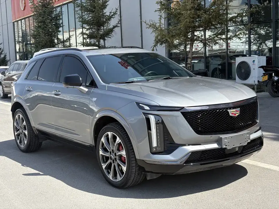 Cadillac XT5 Model 2.0T Platinum 2025