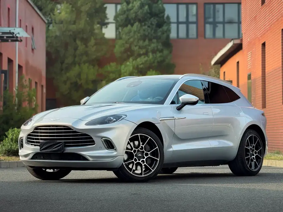 Aston Martin DBX 4.0T V8 2021