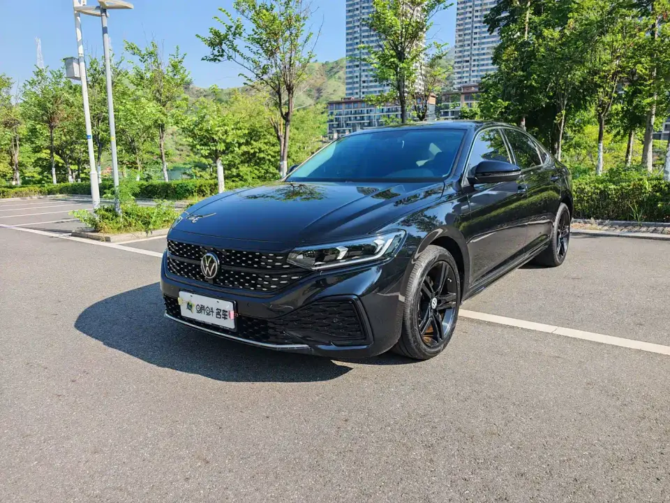Volkswagen Passat 330TSI Starlight Elite Edition 2022