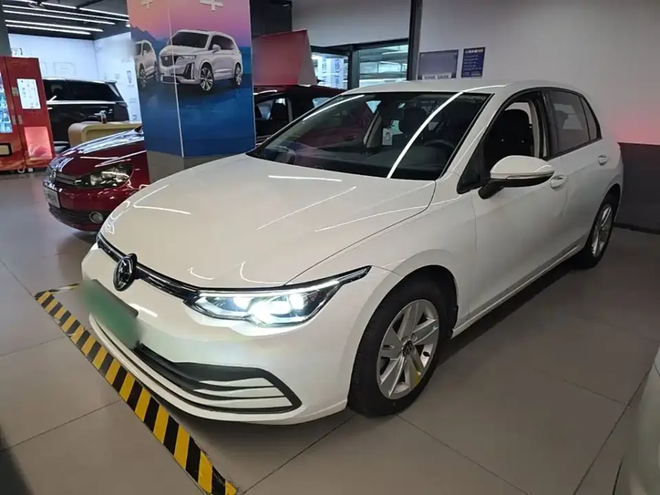 Volkswagen Golf Model 200TSI DSG 2023