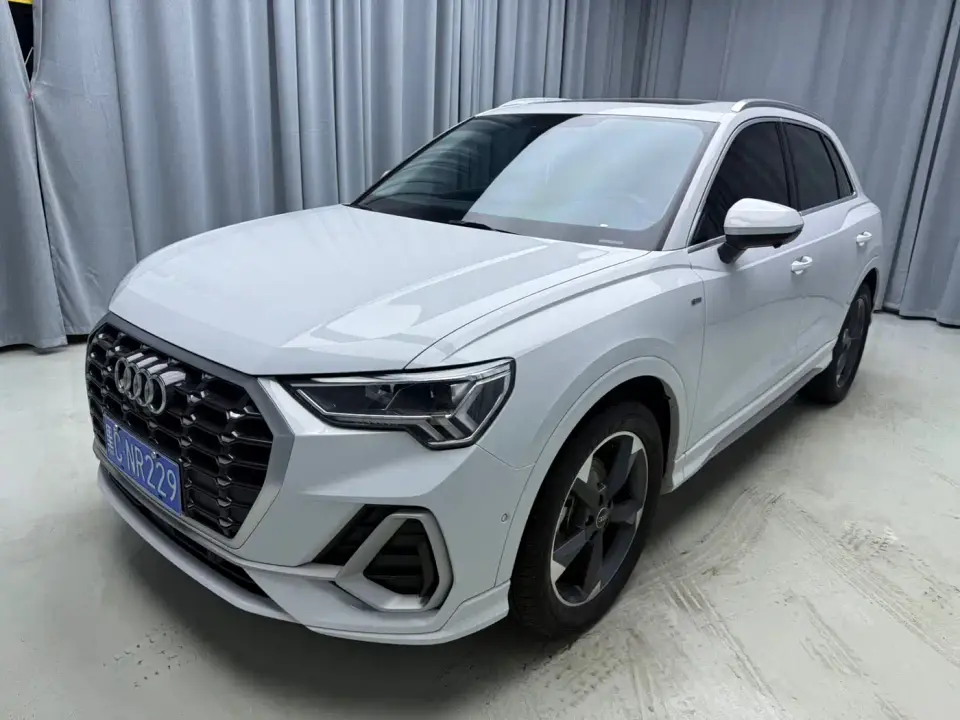 Audi Q3 35 TFSI Fashion Dynamic (1.4T) 2023