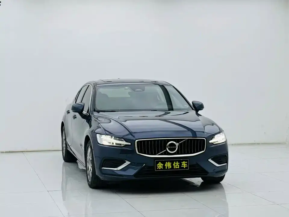 Volvo S60 B4 Smart Comfort Luxury Edition 2022