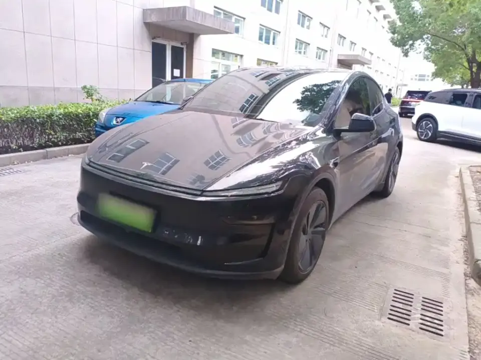 Tesla Model Y Rear-Wheel Drive 2025