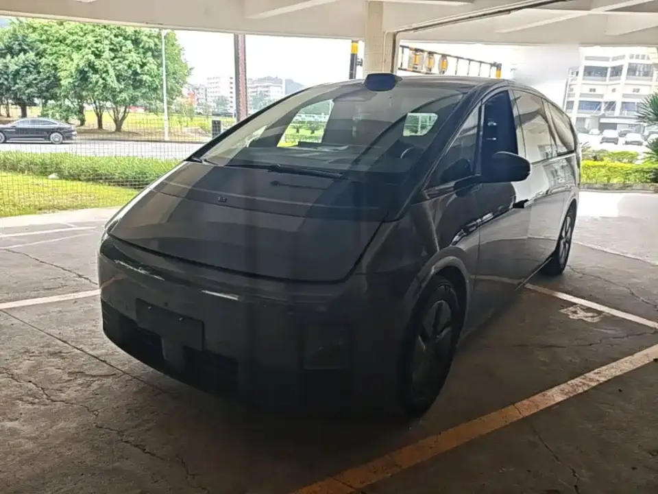 Li Auto MEGA Ultra 2024