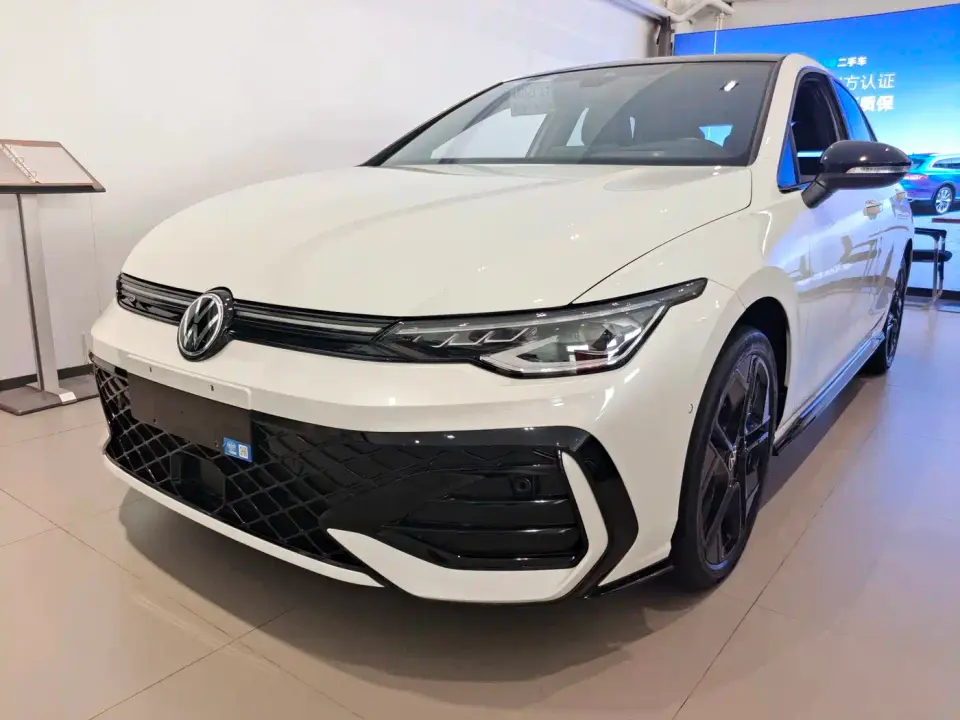 Volkswagen Golf 300TSI R-Line 2024