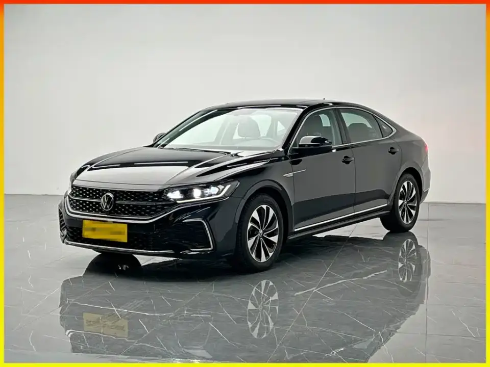 Volkswagen Passat Facelift 330TSI Starlight Elite Edition 2023