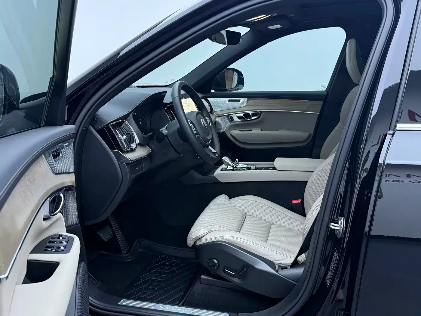 Volvo XC90 Plug-in Hybrid Facelift T8 Smart Premium Luxury 7-seater 2025 — фото 18