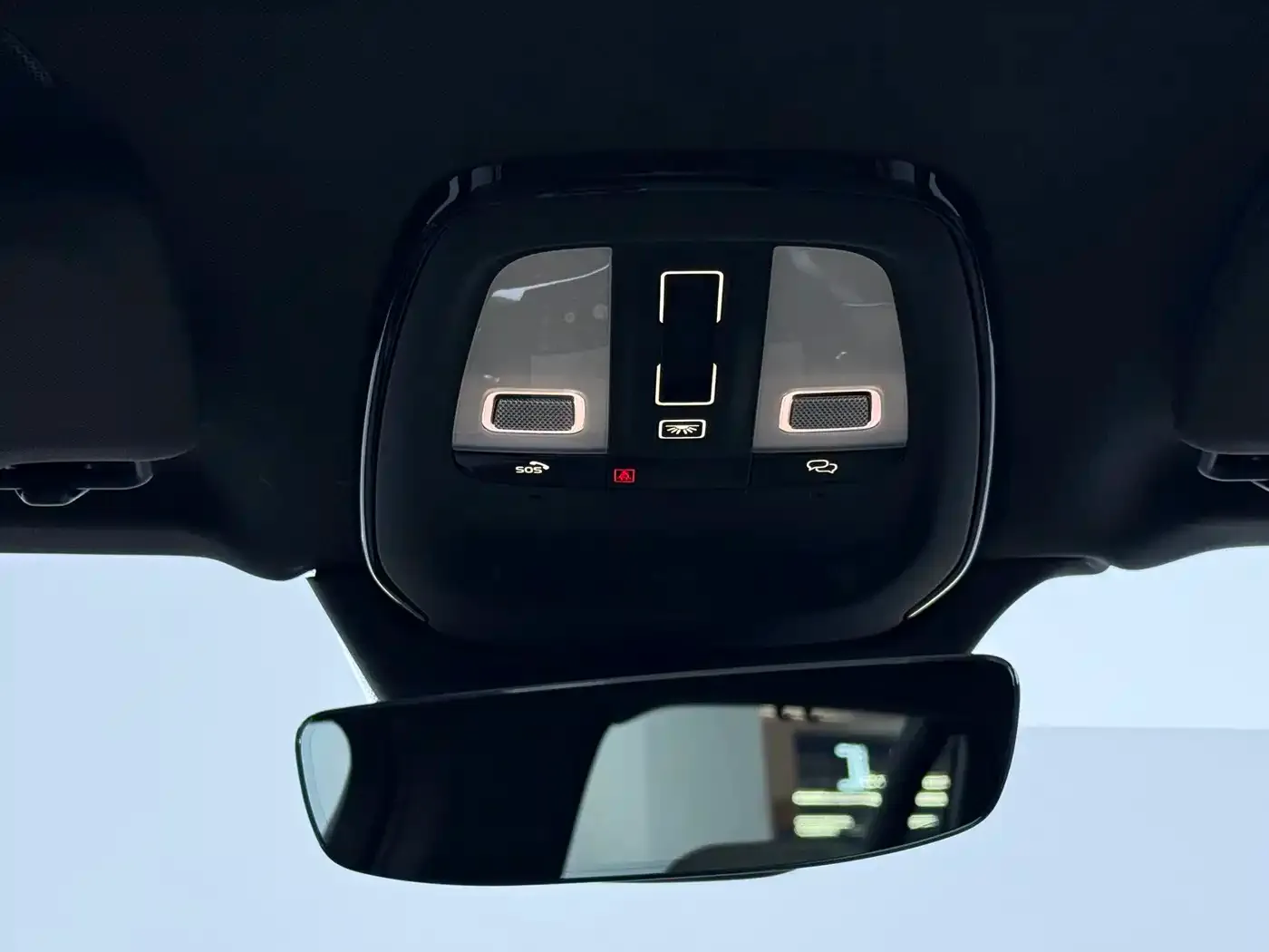 Volvo XC90 Plug-in Hybrid Facelift T8 Smart Premium Luxury 7-seater 2025 — фото 29