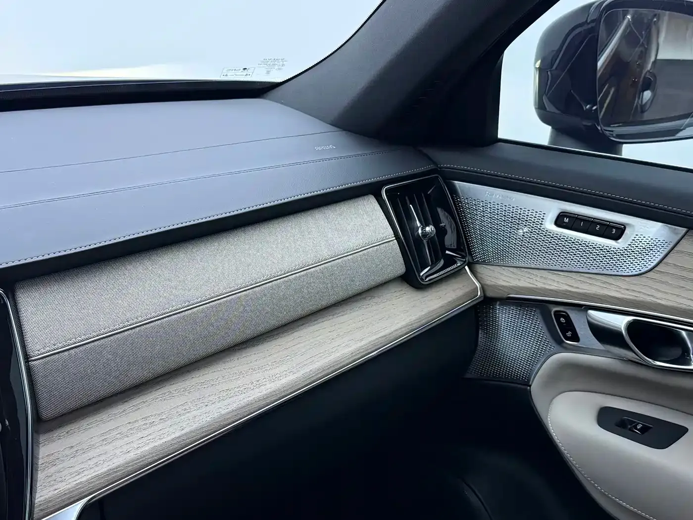 Volvo XC90 Plug-in Hybrid Facelift T8 Smart Premium Luxury 7-seater 2025 — фото 30