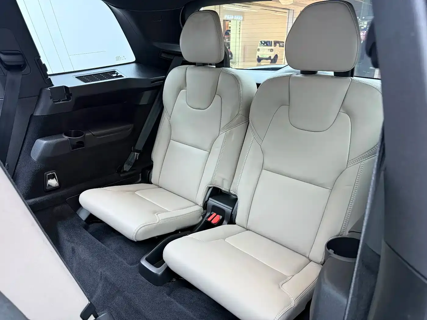 Volvo XC90 Plug-in Hybrid Facelift T8 Smart Premium Luxury 7-seater 2025 — фото 33