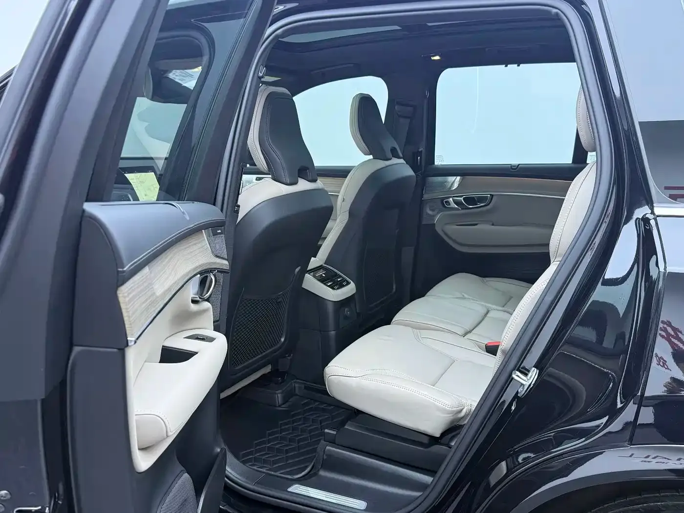 Volvo XC90 Plug-in Hybrid Facelift T8 Smart Premium Luxury 7-seater 2025 — фото 21