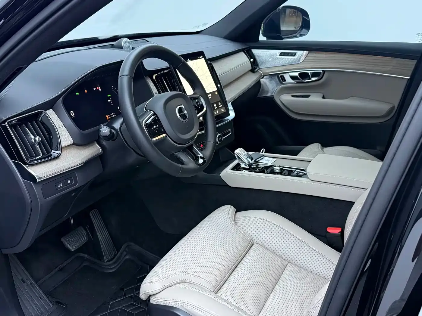 Volvo XC90 Plug-in Hybrid Facelift T8 Smart Premium Luxury 7-seater 2025 — фото 17