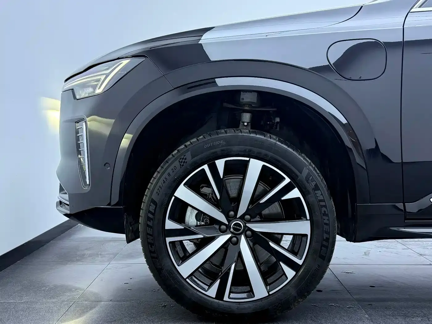Volvo XC90 Plug-in Hybrid Facelift T8 Smart Premium Luxury 7-seater 2025 — фото 16