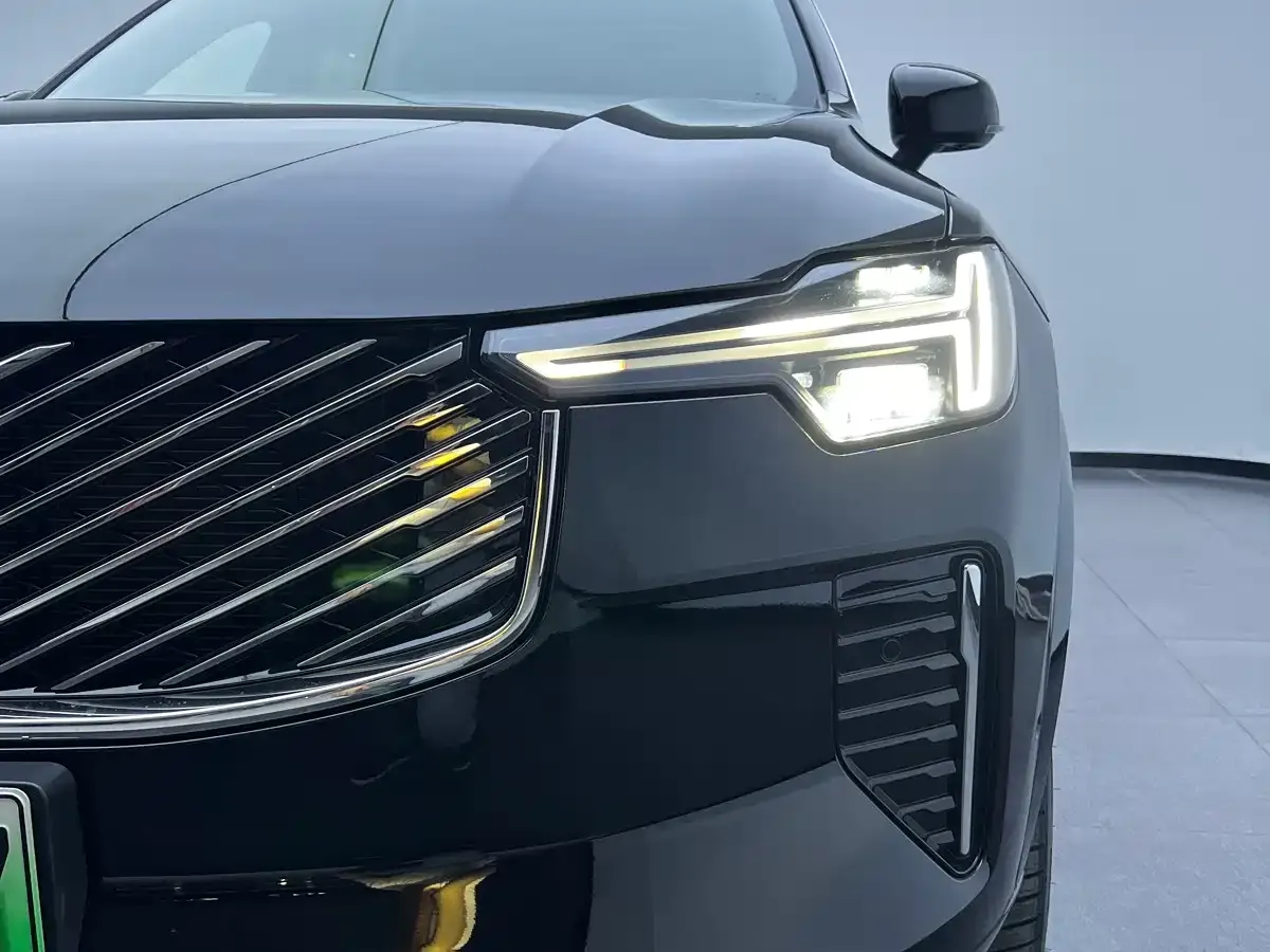Volvo XC90 Plug-in Hybrid Facelift T8 Smart Premium Luxury 7-seater 2025 — фото 36