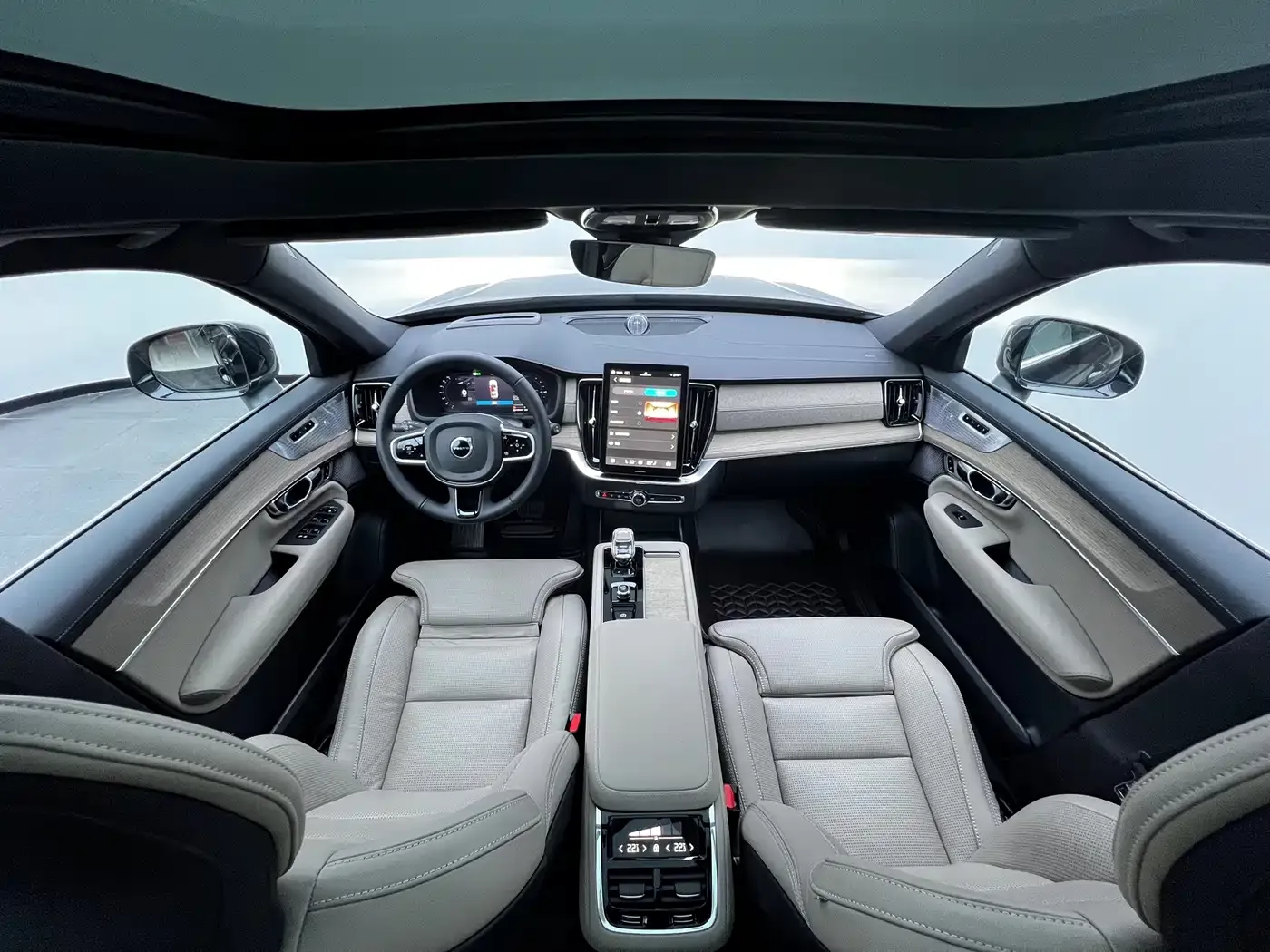 Volvo XC90 Plug-in Hybrid Facelift T8 Smart Premium Luxury 7-seater 2025 — фото 45
