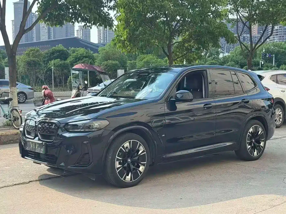 BMW iX3 Facelift Innovation Leader Model 2023