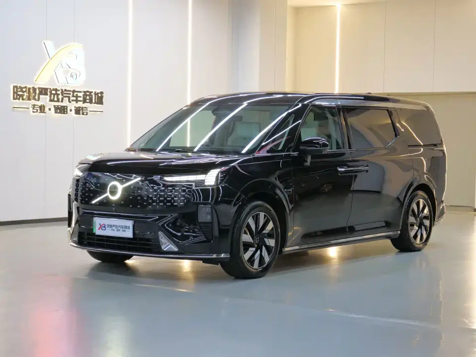 Volvo EM90 Ultra Six-Seater 2024