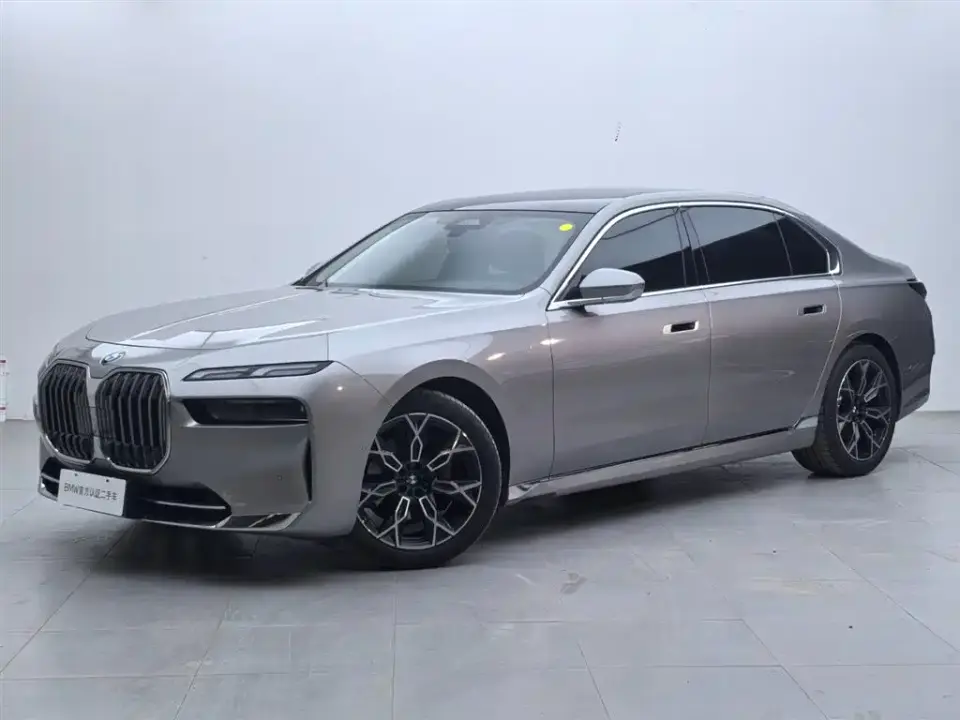 BMW 7 Series Model 735Li Luxury Package 2023