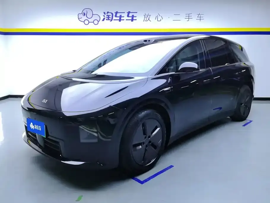 Li Auto Li i8 Standard Edition 2025