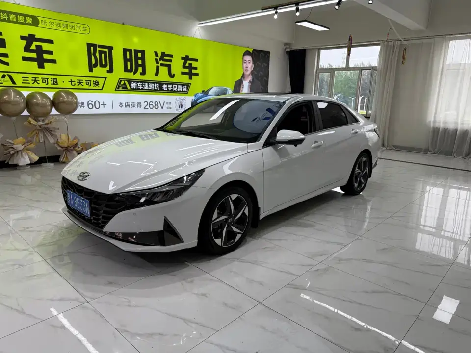 Hyundai Elantra 1.5L CVT LUX Premium Edition 2022