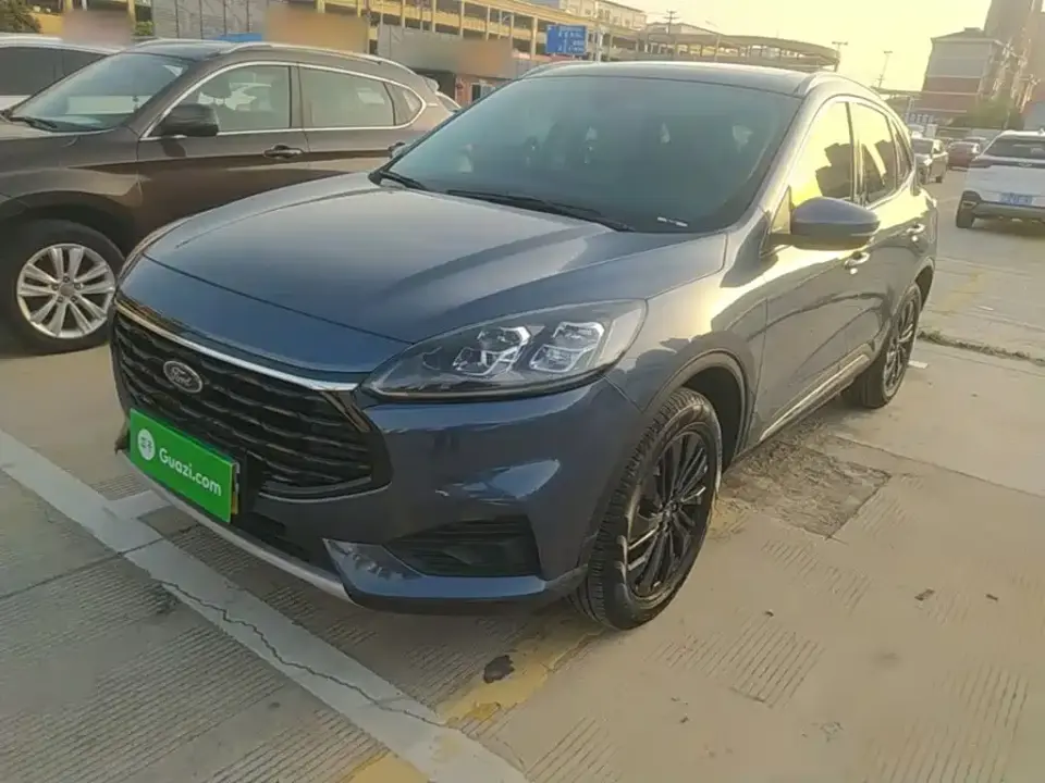 Ford Escape Model EcoBoost 245 2WD Premium Edition 2025