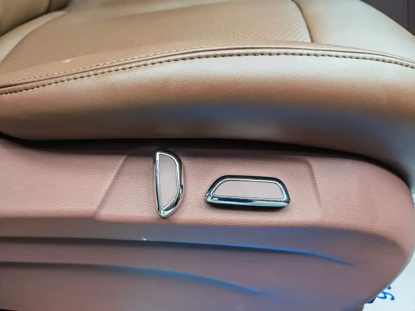 Buick GL8 Land Business Class 652T Luxury 2023 — фото 18