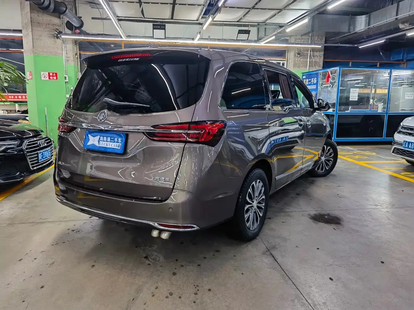 Buick GL8 Land Business Class 652T Luxury 2023 — фото 4