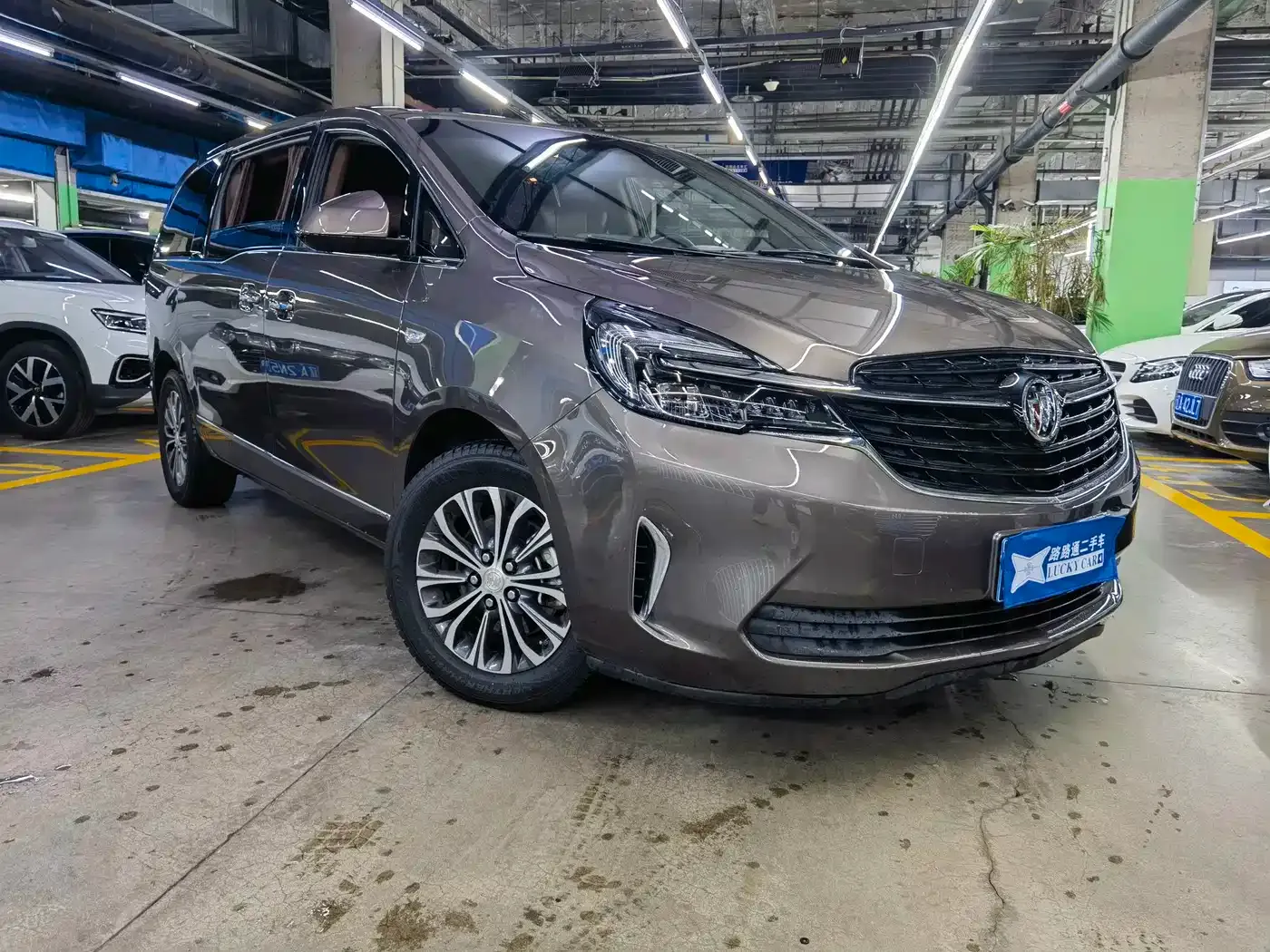 Buick GL8 Land Business Class 652T Luxury 2023 — фото 3