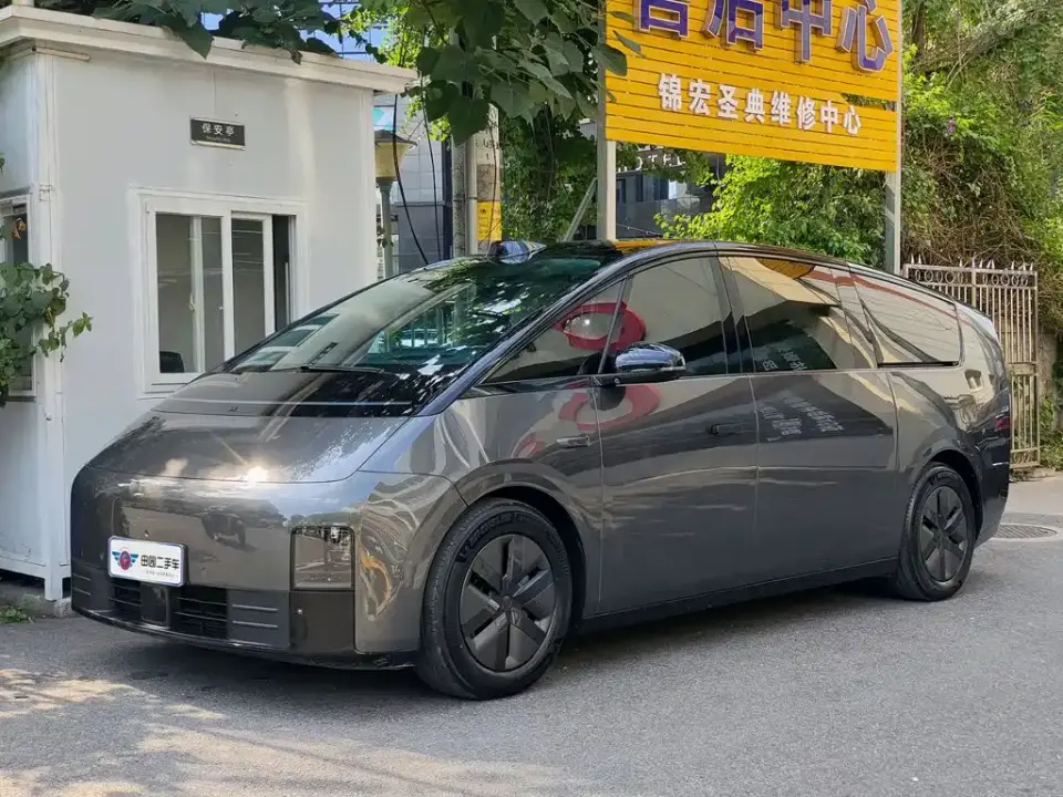 Li Auto MEGA Ultra 2024